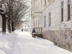 Sníh a náledí. Kdo uklízí chodníky a za co je zodpovědný majitel nemovitosti?